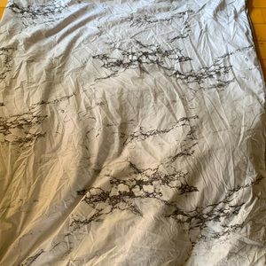 New king duvet gray on back gray white on top soft